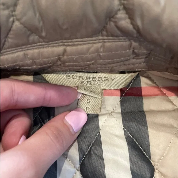 Burberry Jacket Women’s - Beige Quilted Zipper - Picture 3 of 4